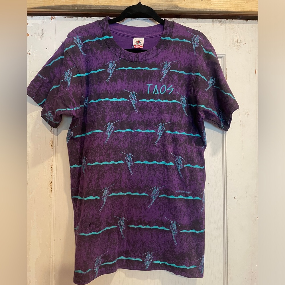 Vintage skiing Taos t shirt